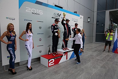 Кари выиграл первую гонку в Сочи