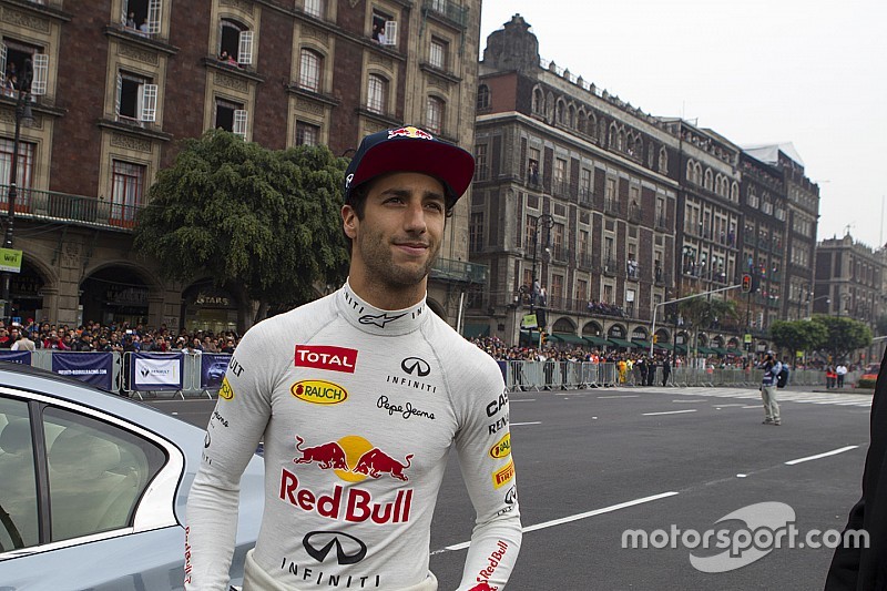 Риккардо не исключает перехода в Ferrari