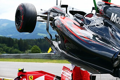 Le moteur d'Alonso endommagé dans le crash avec Räikkönen