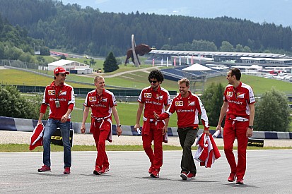 Esteban festeja junto a Vettel cumpleaños
