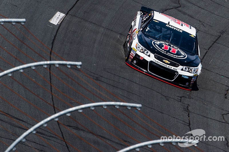 Harvick lidera práctica; Gordon pasa problemas en el garage