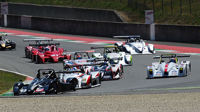 Mondini vince Gara 1 e sale in vetta al campionato