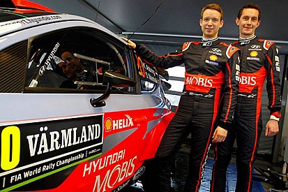 Kevin Abbring con Paddon nel team Hyundai Mobis