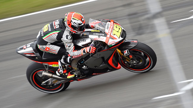Una vibrazione rallenta l'Aprilia proprio sul più bello
