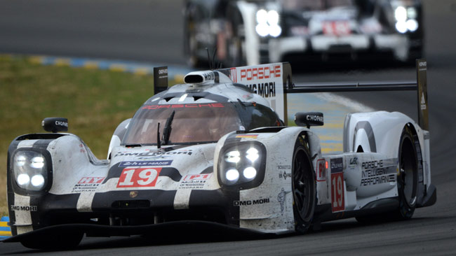 Le Mans, 20° ora: Lotta Porsche-Audi per il podio