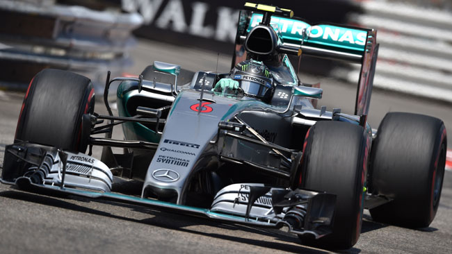 Hamilton beffato, la Mercedes regala il Gp a Rosberg!