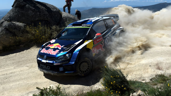 Latvala guida la tripletta Volkswagen in Portogallo