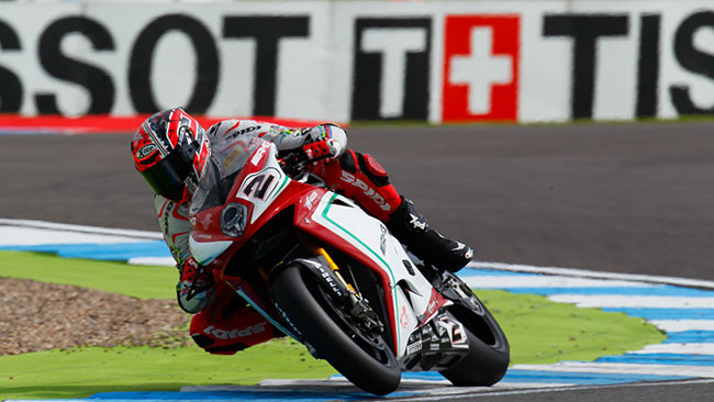 Donington, Libere 1: Leon Camier sorprende tutti!