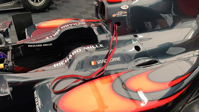 Vandoorne con i nuovi colori McLaren a Barcellona