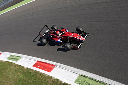 Piero Longhi implacabile, vince Gara 1 a Monza