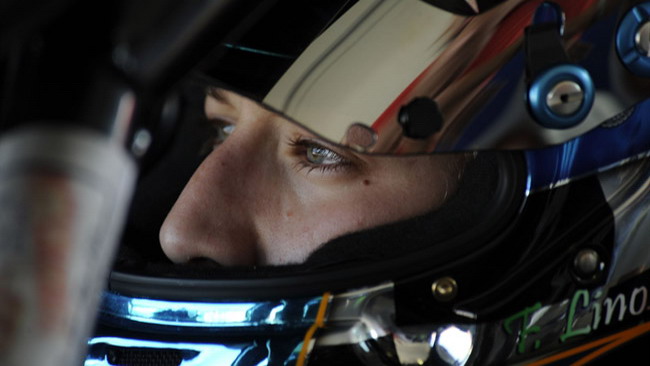 Francesca Linossi vicina ad una BMW della Movisport