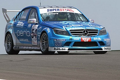 Ferrara fa volare la Mercedes
