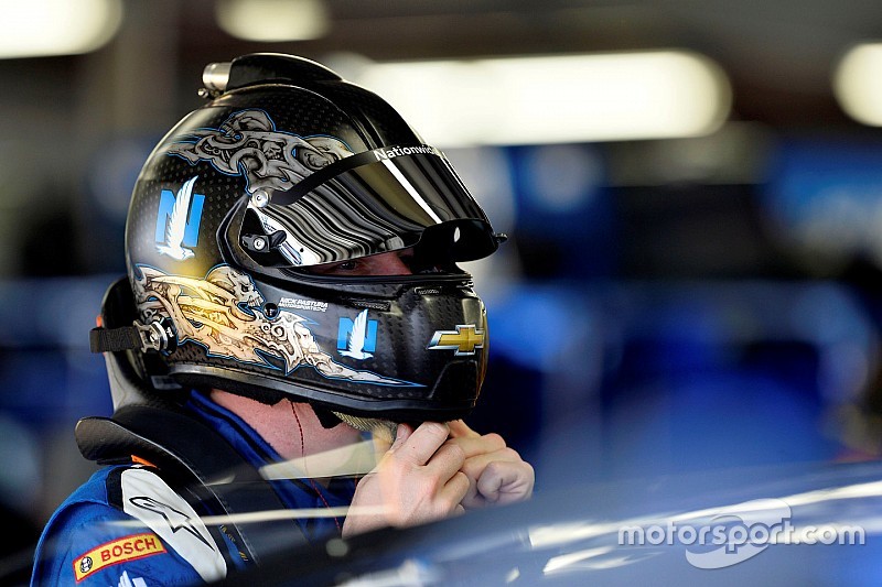Earnhardt avanza en la velocidad