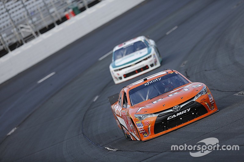 Daniel Suárez se queda con pole de Xfinity
