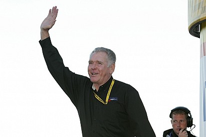 Lenda da NASCAR, Buddy Baker morre aos 74 anos