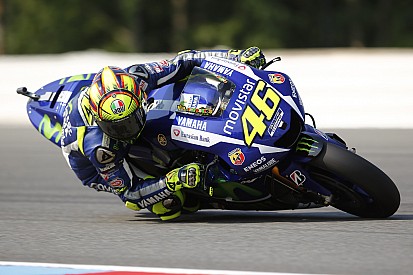 Feliz com primeira fila, Rossi alerta: “será uma corrida muito dura”