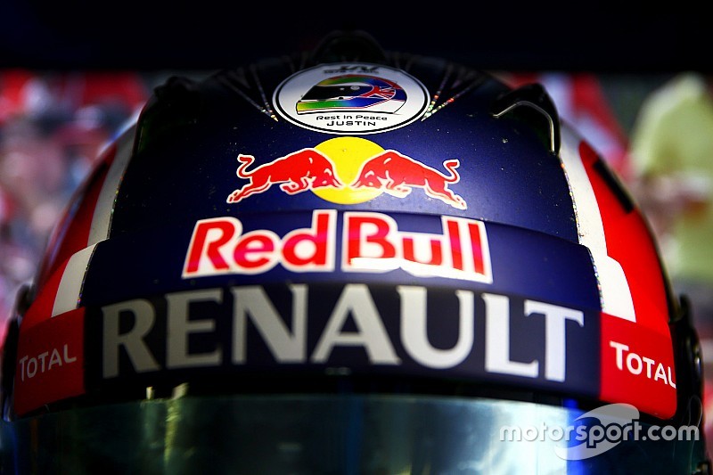 Ricciardo ricorda Wilson con un adesivo sul casco