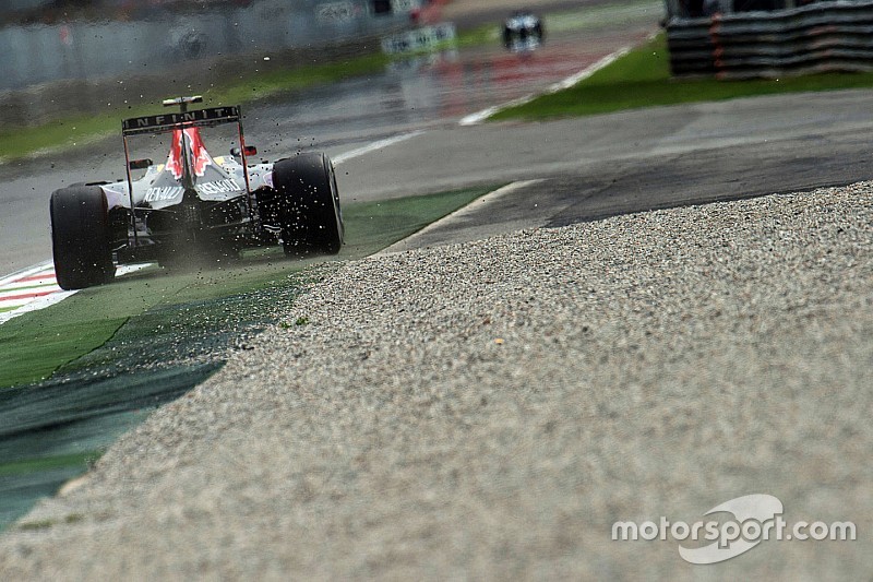 La Red Bull esce dal tunnel con i motori Mercedes!