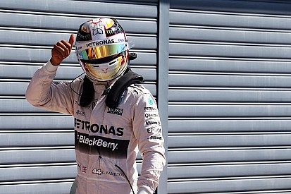 Hamilton: "Ora capisco i team radio nei giri finali..."