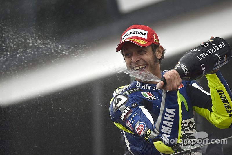 MotoGP银石站正赛 罗西称雄雨赛马奎斯摔车