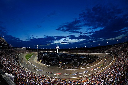 NASCAR perderá al menos una carrera nocturna en 2016