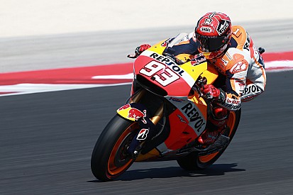 Márquez marca el camino en el warm-up