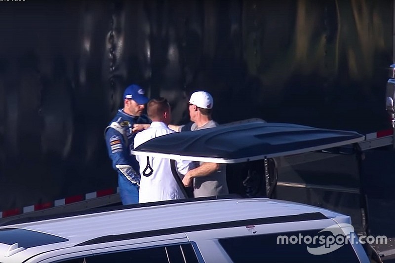 Graban pelea de Kevin Harvick y Jimmie Johnson -Video