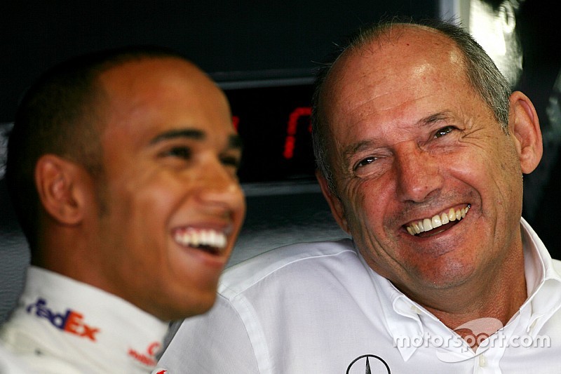 Lewis Hamilton rend hommage à son