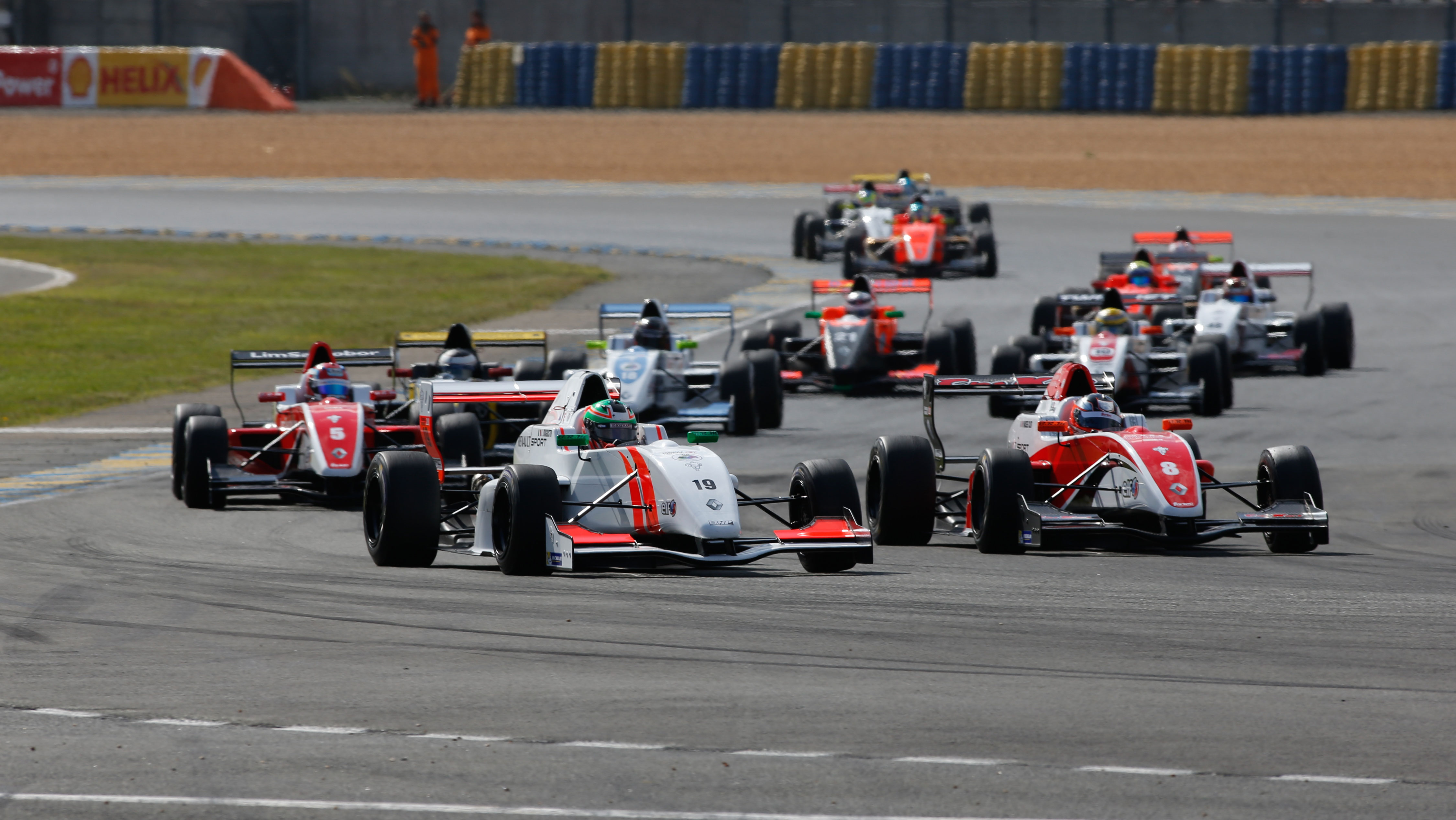 Anthoine Hubert conquista la pole in Gara 2