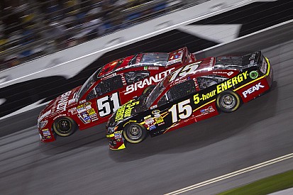 Clint Bowyer é confirmado na HScott Motorsports para 2016