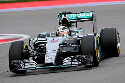Mercedes kampioen na straf Raikkonen
