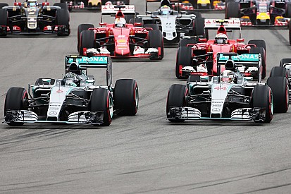 Após punição a Raikkonen, Mercedes é campeã do mundo