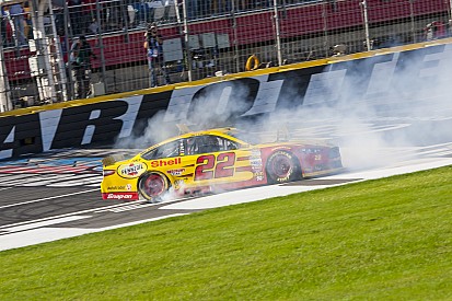 Logano gagne son ticket pour le "top huit"