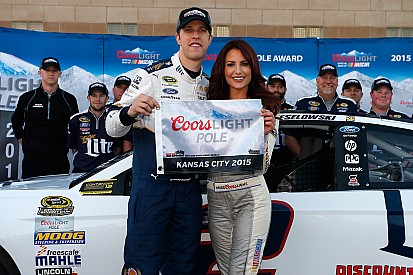Keselowski gana una agridulce pole en Kansas