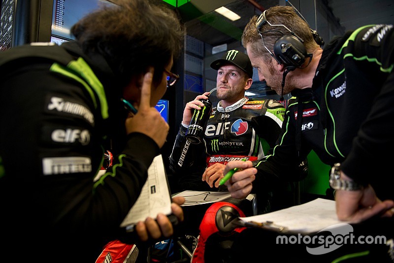 Tom Sykes le da la pole a Kawasaki en Losail