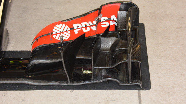 Lotus: un flap sulla paratia dell'ala anteriore