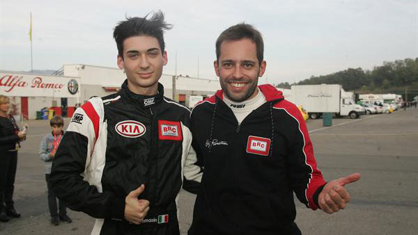 Tommasinn vince gara 1 e balza in testa al campionato