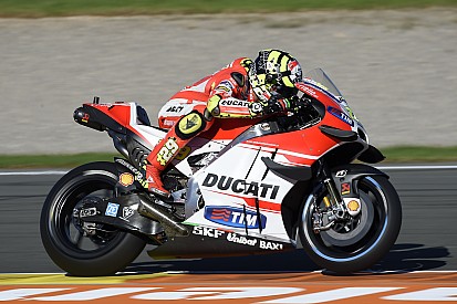 Iannone queda adelante en la FP3 y Rossi es segundo