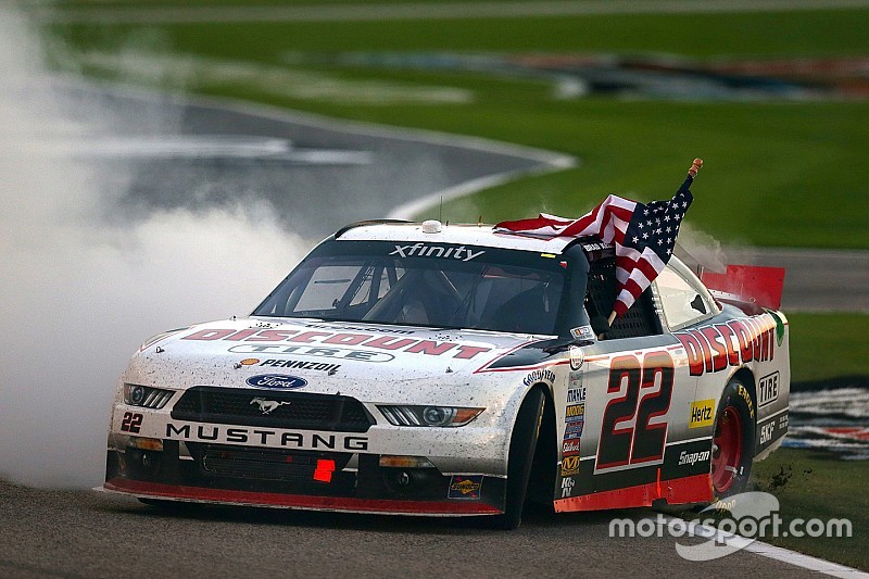 Brad Keselowski gana en Texas