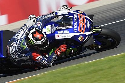 Lorenzo trots op MotoGP-titel na 'lastige race'