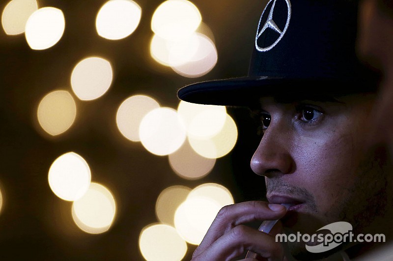Hamilton herstelt van auto-ongeluk