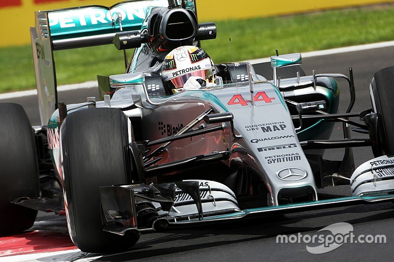 Hamilton raakte drie geparkeerde auto's in Monaco-crash