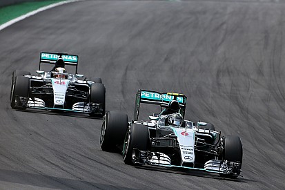 Mercedes descarta estrategia con más libertad a sus pilotos
