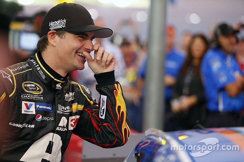 Justin Bieber reta a una carrera a pilotos de NASCAR