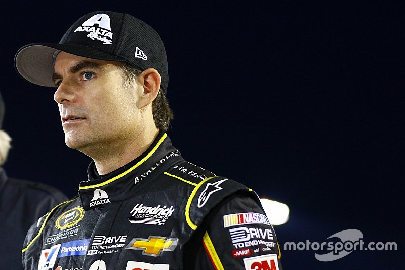 Jeff Gordon termina su carrera con una celebración, pero no el campeonato