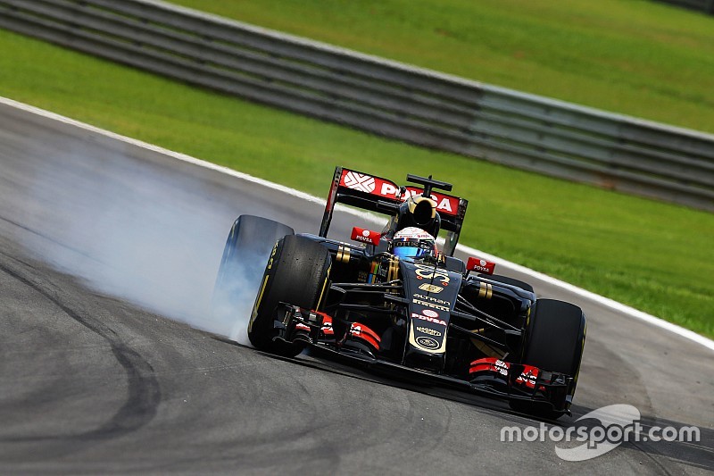 Lotus с опозданием прибыла в Абу-Даби