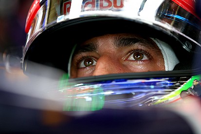 Ricciardo in Abu Dhabi met oudere spec Renault