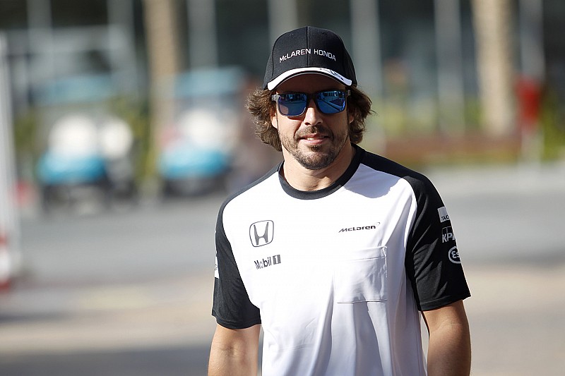 Ron Dennis: Legt Fernando Alonso 2016 ein “Sabbatical” ein?