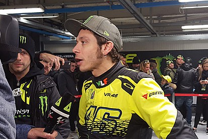 Rossi: "Thierry ha problemi di gomme, ne approfitto"