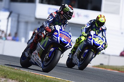 Lorenzo says onus on Rossi to repair relationship